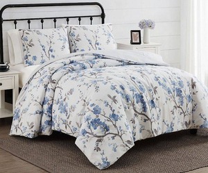 lot 8276 image: Cannon Kasumi Floral 3 Piece Comforter Set, King Bedding