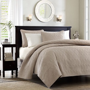 lot 2359 image: Madison Park - Quebec 3-Piece KingCalifornia King Coverlet Set - Retail $61.24