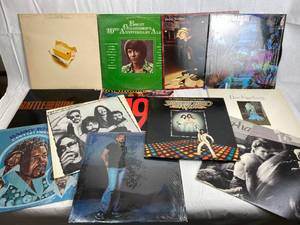 lot 7577 image: Lot of Classic Vintage Vinyl Records - See Pics for Artists - WOW