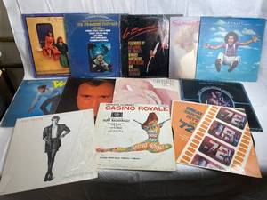 lot 7580 image: Lot of Classic Vintage Vinyl Records - See Pics for Artists - WOW