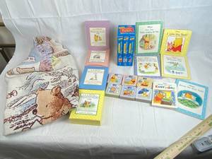 lot 7600 image: Winnie the Pooh - Reading Time lot - Nice Throw Banket and Many Books and Mini Books - Lovely