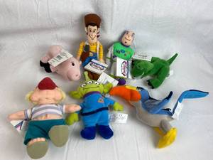 lot 7616 image: Lot of 7 Various Disney Pals - New with Tags