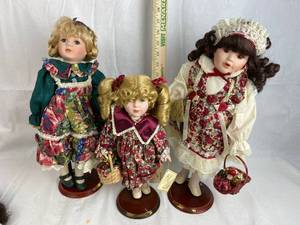 lot 7624 image: Lot of 3 Soft Expressions Porcelain Dolls w Beautifully Dressed with Stands