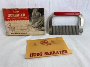 lot 7643 image: Vintage HUOT Serrater and Meat Tenderizer w Original Box and Sleeve