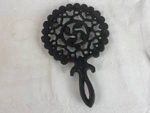 lot 7666 image: Vintage Cast Iron Trivet