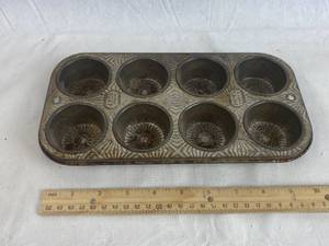 lot 7671 image: Vintage EKO Cupcake Pan - HTF