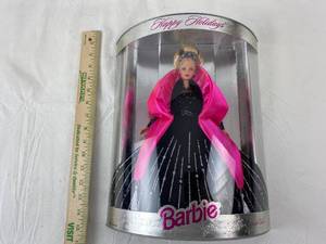lot 9101 image: Happy Holidays Special Edition Barbie - Hallmark Keepsake Ornaments - 1998