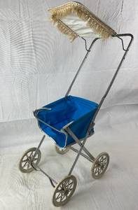 lot 9128 image: Vintage Collapsible Doll Stroller