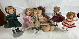 lot 9158 image: Lot of Porcelain Dolls w Stands