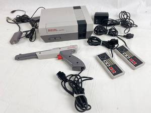 lot 9171 image: Nintendo Game Entertainment System wControllers