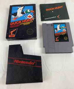 lot 9172 image: Nintendo Game Duck Hunt w Original Box and Dust Sleeve Cover