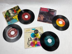 lot 9252 image: Vintage Vinyl Records w Sleeves 45 rpm, Capitol - Jo Stafford, Bill Joel, Four Freshmen