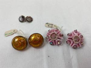 lot 9261 image: Vintage Costume Clip Earrings