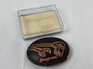 lot 9264 image: Snap-on Tool, Leather Belt Buckle w Case