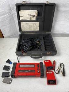lot 6044 image: Snap-on Automotive Scanner, MT2500, Fast Track Troubleshooter - w GM and Chrysler Cartridgesmanuals - WOW