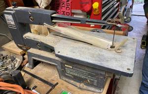 lot 6082 image: 16 Craftsman Direct Drive Scroll Saw