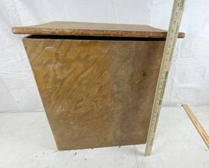 lot 6086 image: Cool Wood Vintage Toy Box, 27 High