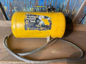 lot 6121 image: Portable Air Tank Yellow w hose