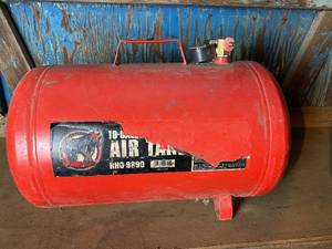 lot 6122 image: Portable 10 Gallon Air Tank Red