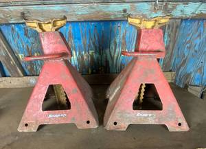 lot 6130 image: Snap-On - Pair of Jack Stands - M# YA-875