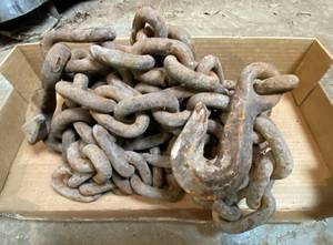 lot 6136 image: Heavy Duty Chain w Hooks see pics