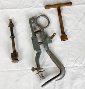 lot 6143 image: Lot of Automotive Vintage Tools