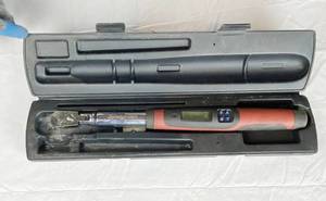 lot 6146 image: SNAP-ON 38 Drive Techwrench� Flex-Head Torque Wrench (5-100 ft-lb) M# TECH2FR100 - Very Expensive