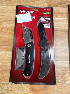 lot 282 image: Husky Utility Knife and Sporting Knife Set (2-Pack)