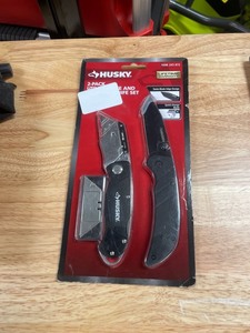 lot 283 image: Husky Utility Knife and Sporting Knife Set (2-Pack)
