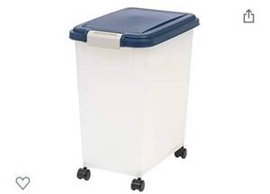 lot 9027 image: IRIS USA Airtight Food Container for Dog, Cat, Bird, Other Animals and Pet with Navy Lid and Pearl Container (No Wheels)