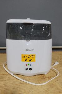 lot 17006 image: Dr. Browns Deluxe Bottle Sterilizer 13.3 x 12.8 x 10 inch - Does Not Power On