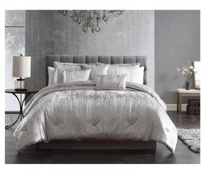 lot 17025 image: Hallmart Collectibles Taos 7 pc Velvet Comforter King Silver