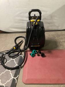 lot 18037 image: McCulloch Steam Cleaner
