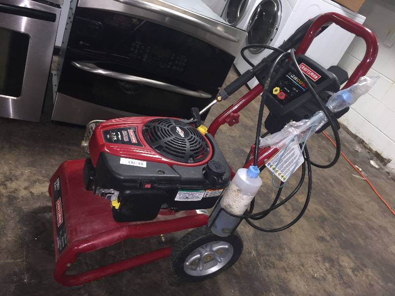 lot 1027 image: Craftsman 2700 PSI 2.3 GPM 4-Cycle Gas Powered Pressure Washer