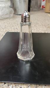 lot 4574 image: Dozen of 1oz Tower Shakers W Chrome Tops