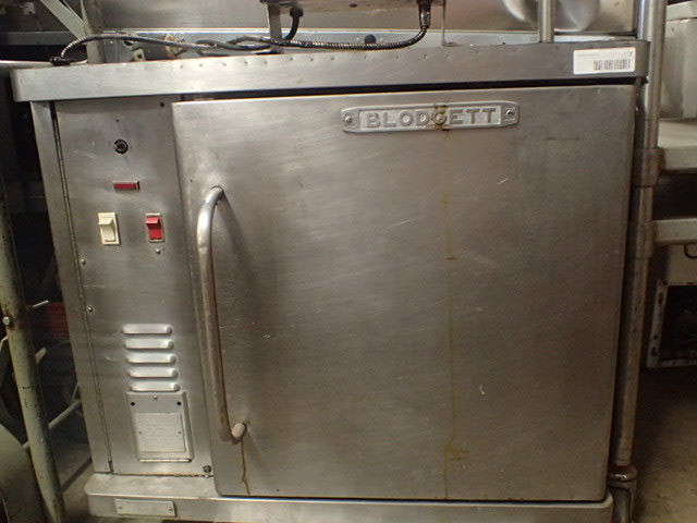lot 121 image: Blodget Half Size Electric Convection Oven w Timer