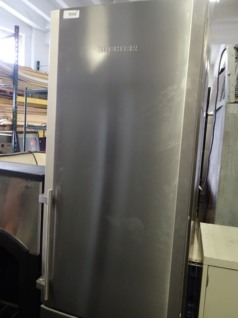 lot 127 image: Liebherr Stainless FridgeFreezer Combo