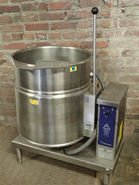 lot 129 image: Cleveland KET-20-T 20 Gallon Tilting 23 Steam Jacketed Electric Kettle - 208240V