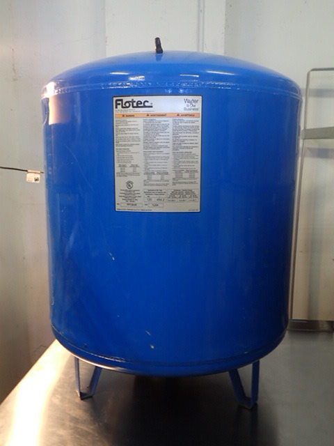 lot 160 image: Flotec FP7125-08 Pre-Charged Water Tank