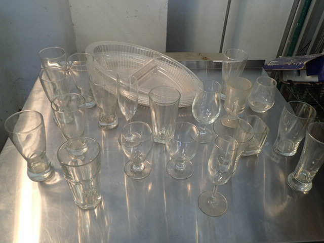 lot 164 image: Various Glassware