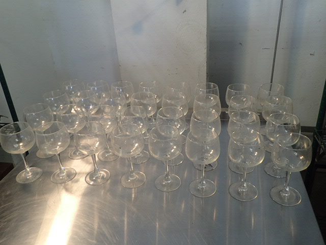 lot 166 image: (32) Wine Glasses