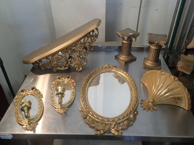 lot 175 image: Wall Decorations with Antique Aesthetic