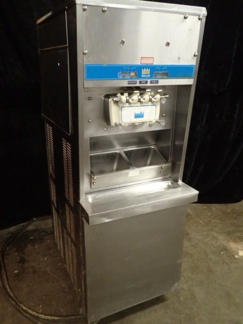 lot 104 image: Taylor 2 Flavor Ice Cream Machine w Twist