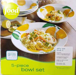 lot 71 image: Food Network 5pc Pasta  Salad  Fruit Bowl Set - Lemon Zest