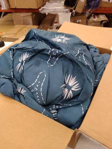lot 49220 image: Comforter and sheets
