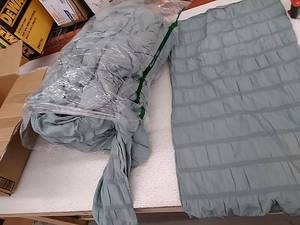 lot 49395 image: Aqua comforter and pillow cases unknown size or style