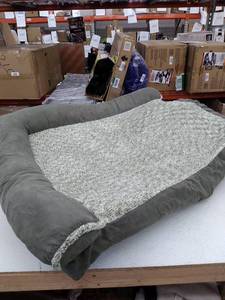 lot 49415 image: FurHaven Pet Bed 45 x 35