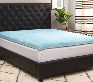 lot 49455 image: Queen Size Mattress Topper