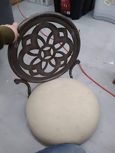 lot 49481 image: CHAIR, CUSHION DISCOLORED, BRANDSTYLE UNKNOWN