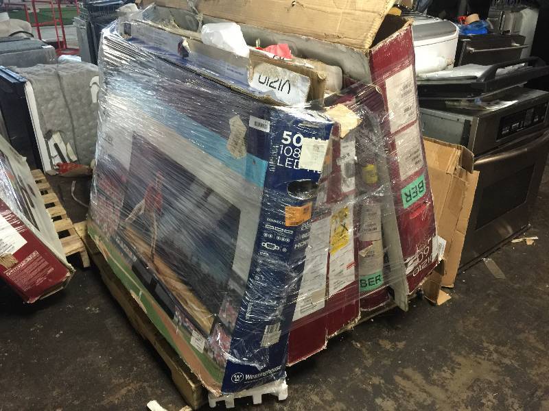 lot 1002 image: LOT OF 5 FLAT SCREEN TVS UP TO 60
